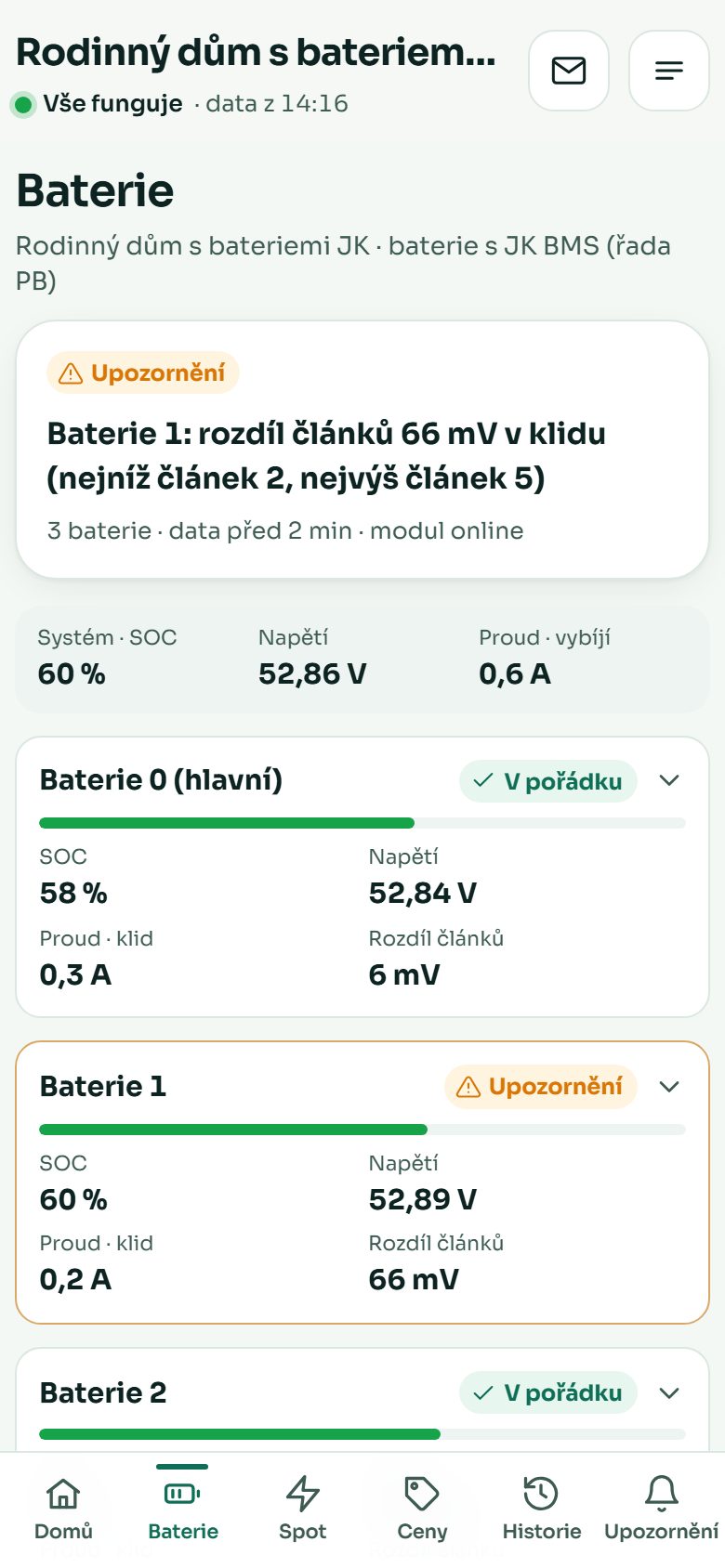 Stránka Baterie v telefonu: upozornění na rozdíl článků 66 mV u baterie 1 a stav tří baterií